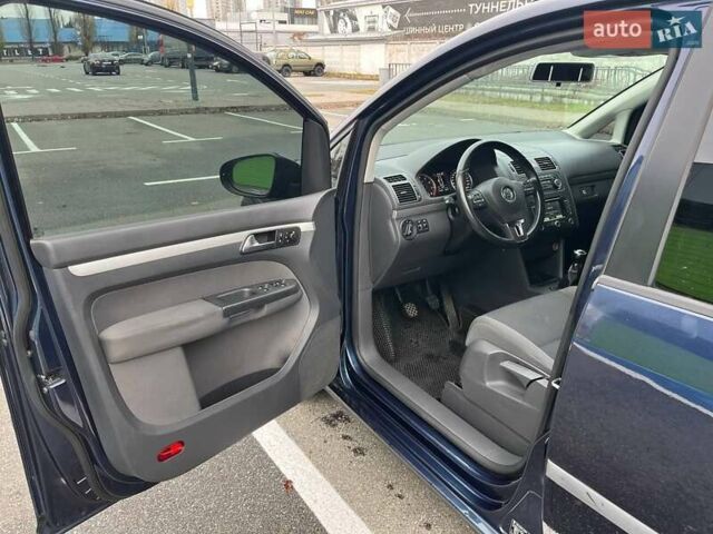 Синій Фольксваген Туран, об'ємом двигуна 1.2 л та пробігом 216 тис. км за 9500 $, фото 9 на Automoto.ua