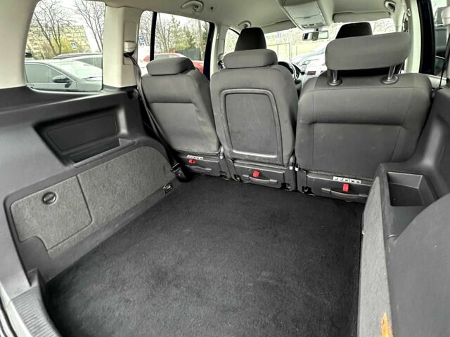 Синий Фольксваген Туран, объемом двигателя 1.6 л и пробегом 267 тыс. км за 9500 $, фото 14 на Automoto.ua