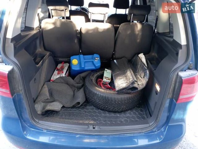 Синий Фольксваген Туран, объемом двигателя 1.6 л и пробегом 260 тыс. км за 10800 $, фото 2 на Automoto.ua