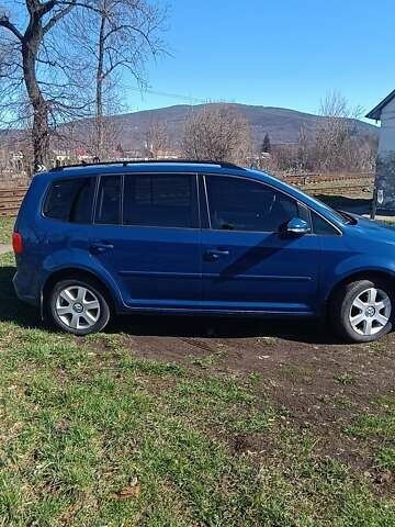 Синий Фольксваген Туран, объемом двигателя 1.6 л и пробегом 256 тыс. км за 9400 $, фото 3 на Automoto.ua