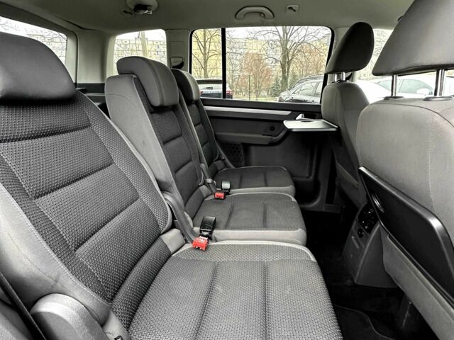 Синий Фольксваген Туран, объемом двигателя 1.6 л и пробегом 267 тыс. км за 9500 $, фото 1 на Automoto.ua