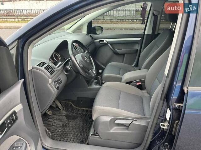 Синій Фольксваген Туран, об'ємом двигуна 1.2 л та пробігом 216 тис. км за 9500 $, фото 8 на Automoto.ua