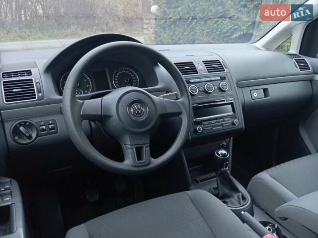 Синий Фольксваген Туран, объемом двигателя 1.2 л и пробегом 160 тыс. км за 7650 $, фото 27 на Automoto.ua