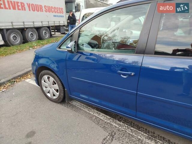 Синий Фольксваген Туран, объемом двигателя 2 л и пробегом 292 тыс. км за 11700 $, фото 7 на Automoto.ua