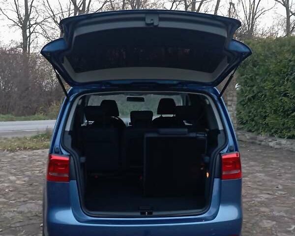 Синий Фольксваген Туран, объемом двигателя 1.2 л и пробегом 160 тыс. км за 7650 $, фото 48 на Automoto.ua