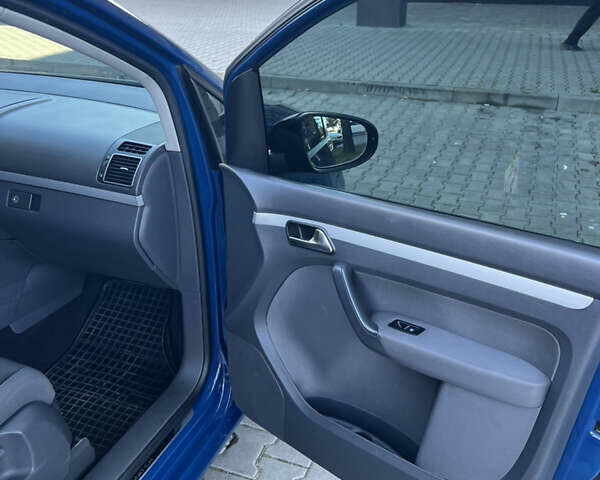 Синий Фольксваген Туран, объемом двигателя 1.97 л и пробегом 251 тыс. км за 12627 $, фото 9 на Automoto.ua