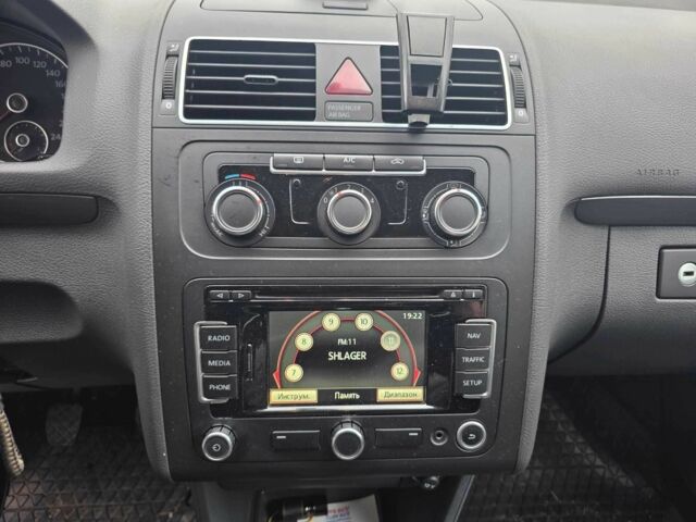 Синий Фольксваген Туран, объемом двигателя 1.4 л и пробегом 230 тыс. км за 8800 $, фото 4 на Automoto.ua