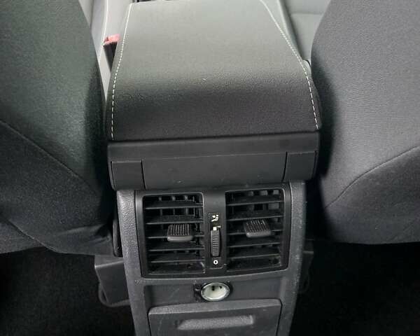 Синий Фольксваген Туран, объемом двигателя 1.97 л и пробегом 266 тыс. км за 12700 $, фото 14 на Automoto.ua