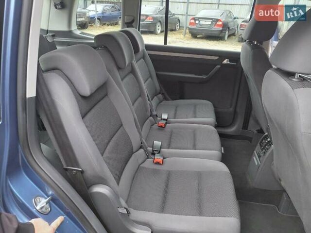 Синій Фольксваген Туран, об'ємом двигуна 1.6 л та пробігом 302 тис. км за 10300 $, фото 9 на Automoto.ua