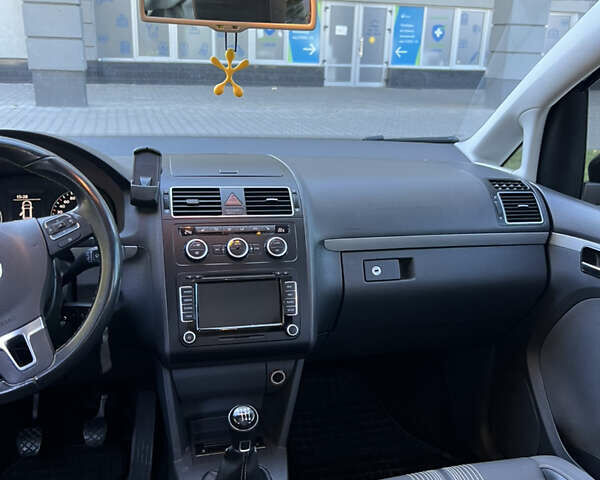 Синий Фольксваген Туран, объемом двигателя 1.97 л и пробегом 251 тыс. км за 12627 $, фото 18 на Automoto.ua