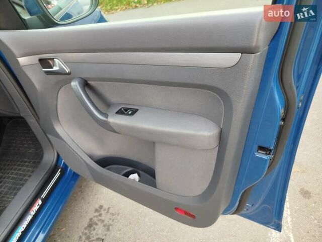 Синий Фольксваген Туран, объемом двигателя 2 л и пробегом 292 тыс. км за 11700 $, фото 25 на Automoto.ua