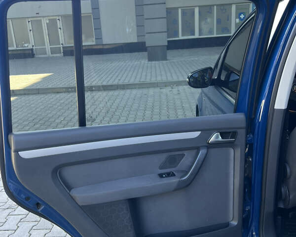 Синий Фольксваген Туран, объемом двигателя 1.97 л и пробегом 251 тыс. км за 12627 $, фото 13 на Automoto.ua