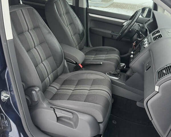 Синий Фольксваген Туран, объемом двигателя 2 л и пробегом 248 тыс. км за 12700 $, фото 37 на Automoto.ua