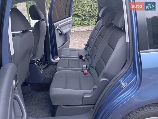 Синий Фольксваген Туран, объемом двигателя 1.2 л и пробегом 160 тыс. км за 7650 $, фото 42 на Automoto.ua