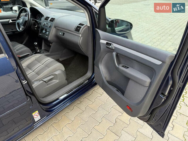 Синий Фольксваген Туран, объемом двигателя 2 л и пробегом 278 тыс. км за 11600 $, фото 9 на Automoto.ua