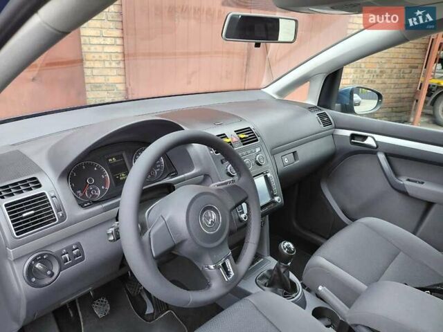 Синій Фольксваген Туран, об'ємом двигуна 1.6 л та пробігом 302 тис. км за 10300 $, фото 3 на Automoto.ua