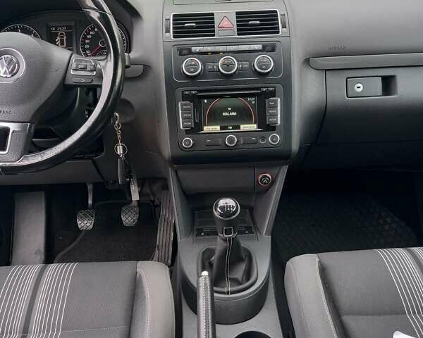 Синий Фольксваген Туран, объемом двигателя 1.97 л и пробегом 266 тыс. км за 12700 $, фото 16 на Automoto.ua