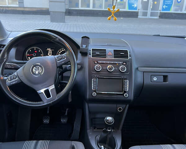 Синий Фольксваген Туран, объемом двигателя 1.97 л и пробегом 251 тыс. км за 12627 $, фото 17 на Automoto.ua