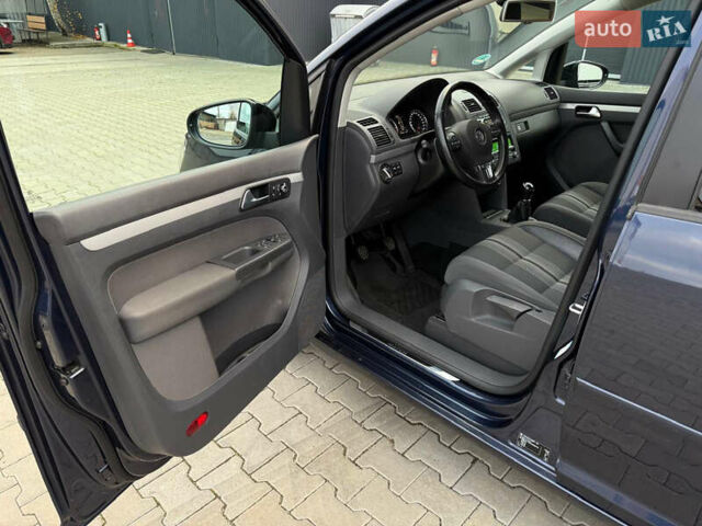 Синий Фольксваген Туран, объемом двигателя 2 л и пробегом 278 тыс. км за 11600 $, фото 18 на Automoto.ua