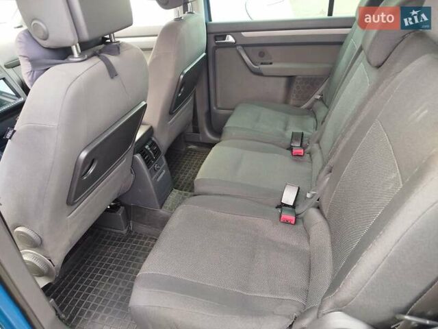 Синий Фольксваген Туран, объемом двигателя 2 л и пробегом 292 тыс. км за 11700 $, фото 20 на Automoto.ua