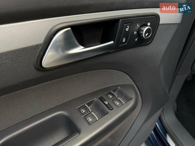 Синий Фольксваген Туран, объемом двигателя 2 л и пробегом 278 тыс. км за 11600 $, фото 19 на Automoto.ua