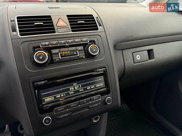 Синий Фольксваген Туран, объемом двигателя 2 л и пробегом 278 тыс. км за 11600 $, фото 22 на Automoto.ua