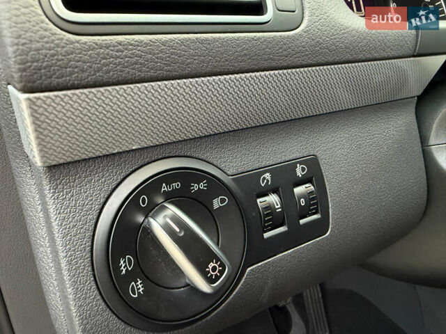 Синий Фольксваген Туран, объемом двигателя 2 л и пробегом 278 тыс. км за 11600 $, фото 24 на Automoto.ua