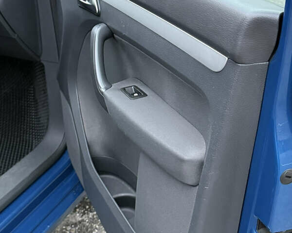 Синій Фольксваген Туран, об'ємом двигуна 1.39 л та пробігом 203 тис. км за 8999 $, фото 21 на Automoto.ua