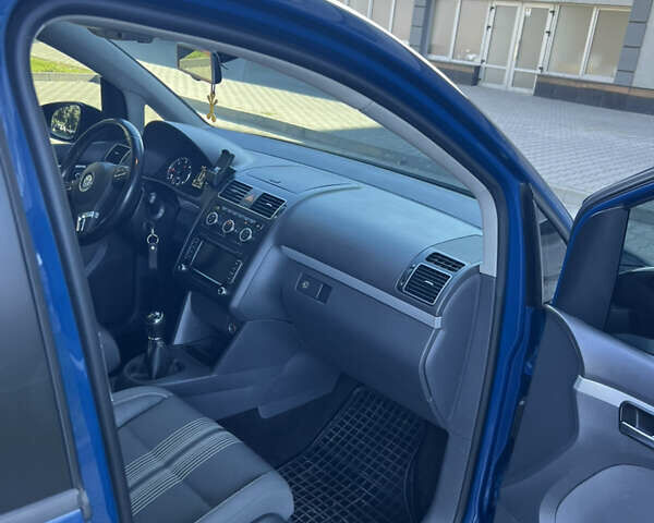 Синий Фольксваген Туран, объемом двигателя 1.97 л и пробегом 251 тыс. км за 12627 $, фото 10 на Automoto.ua