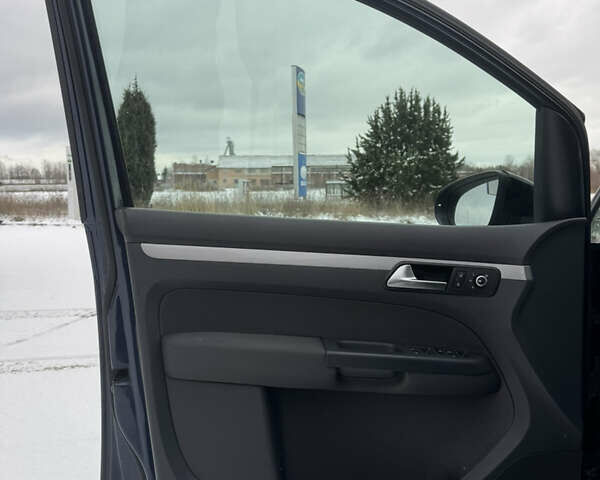 Синий Фольксваген Туран, объемом двигателя 2 л и пробегом 248 тыс. км за 12700 $, фото 16 на Automoto.ua