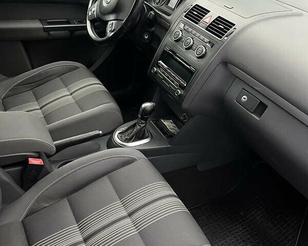 Синій Фольксваген Туран, об'ємом двигуна 1.6 л та пробігом 233 тис. км за 12100 $, фото 6 на Automoto.ua