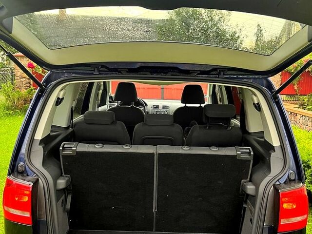 Синий Фольксваген Туран, объемом двигателя 2 л и пробегом 253 тыс. км за 11500 $, фото 2 на Automoto.ua