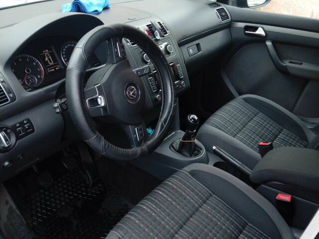 Синий Фольксваген Туран, объемом двигателя 1.4 л и пробегом 230 тыс. км за 8800 $, фото 3 на Automoto.ua