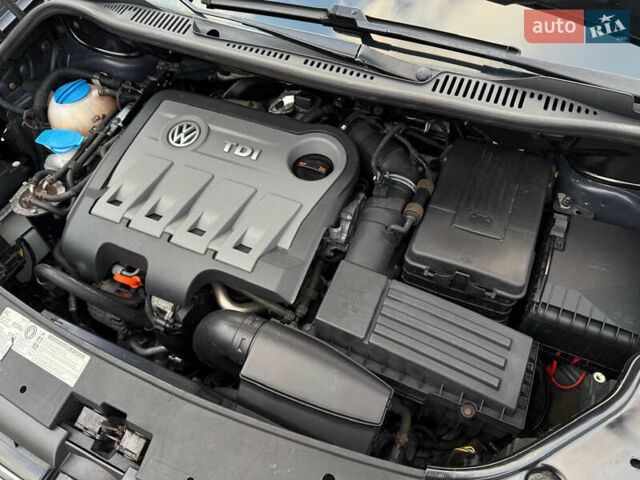 Синий Фольксваген Туран, объемом двигателя 2 л и пробегом 278 тыс. км за 11600 $, фото 31 на Automoto.ua