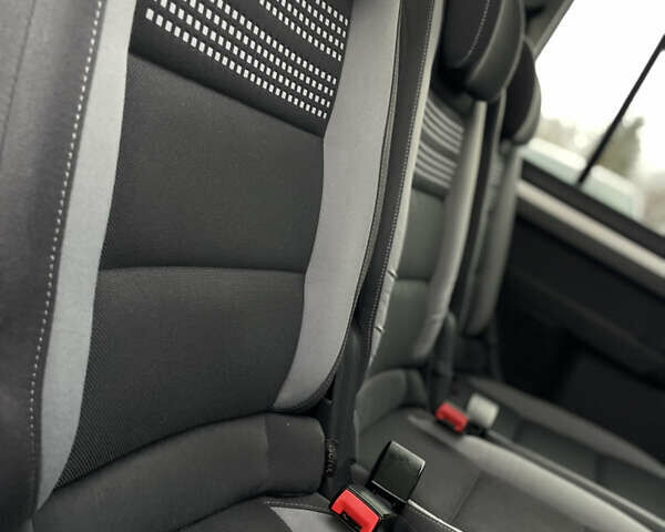 Синий Фольксваген Туран, объемом двигателя 2 л и пробегом 272 тыс. км за 12350 $, фото 45 на Automoto.ua