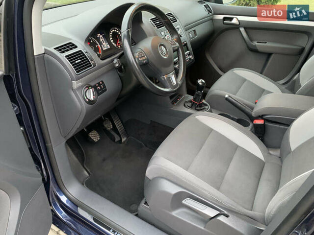 Синий Фольксваген Туран, объемом двигателя 1.6 л и пробегом 211 тыс. км за 11300 $, фото 12 на Automoto.ua