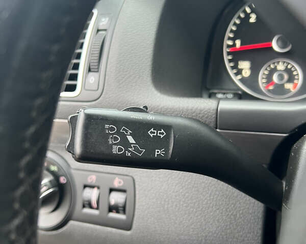 Синій Фольксваген Туран, об'ємом двигуна 1.97 л та пробігом 280 тис. км за 12200 $, фото 16 на Automoto.ua