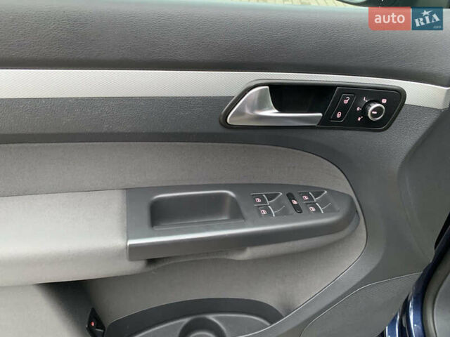 Синий Фольксваген Туран, объемом двигателя 1.6 л и пробегом 211 тыс. км за 11300 $, фото 13 на Automoto.ua