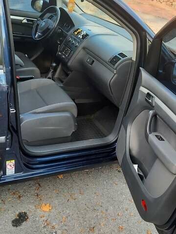 Синий Фольксваген Туран, объемом двигателя 1.6 л и пробегом 286 тыс. км за 10700 $, фото 12 на Automoto.ua