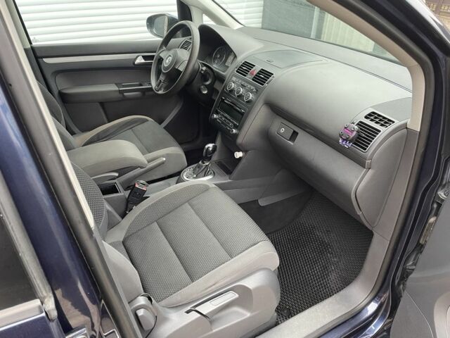 Синій Фольксваген Туран, об'ємом двигуна 1.4 л та пробігом 380 тис. км за 8200 $, фото 6 на Automoto.ua