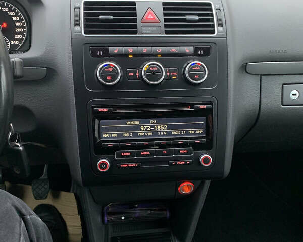 Синий Фольксваген Туран, объемом двигателя 1.6 л и пробегом 211 тыс. км за 11300 $, фото 16 на Automoto.ua