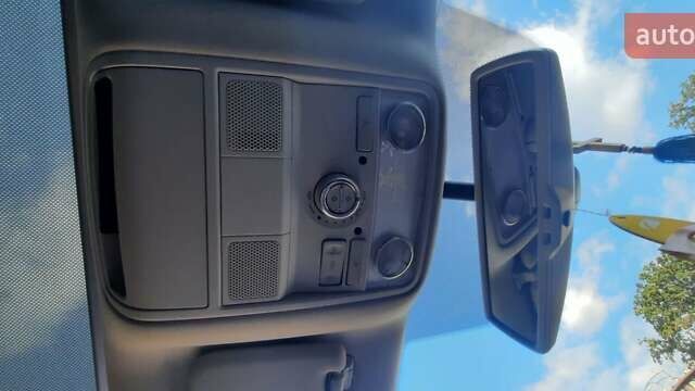 Синий Фольксваген Туран, объемом двигателя 1.6 л и пробегом 286 тыс. км за 10700 $, фото 4 на Automoto.ua