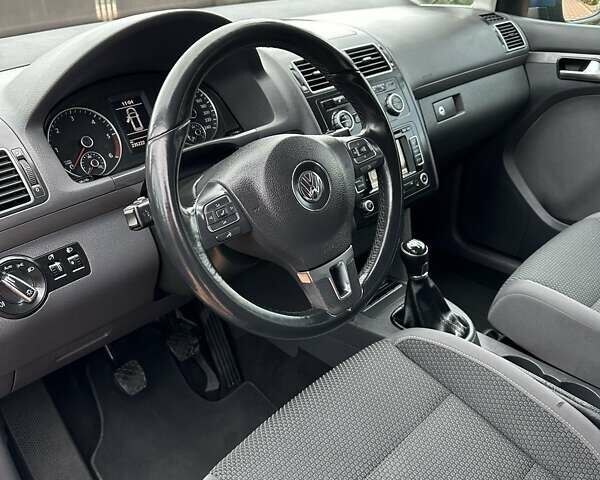 Синій Фольксваген Туран, об'ємом двигуна 1.97 л та пробігом 254 тис. км за 12800 $, фото 3 на Automoto.ua