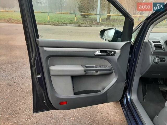 Синий Фольксваген Туран, объемом двигателя 1.6 л и пробегом 236 тыс. км за 11000 $, фото 16 на Automoto.ua