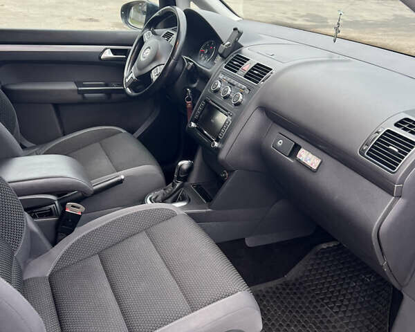 Синій Фольксваген Туран, об'ємом двигуна 1.97 л та пробігом 280 тис. км за 12200 $, фото 9 на Automoto.ua