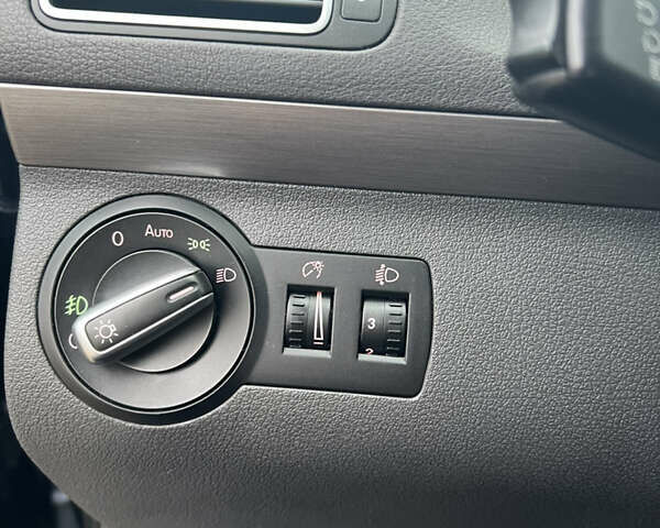 Синій Фольксваген Туран, об'ємом двигуна 1.97 л та пробігом 280 тис. км за 12200 $, фото 17 на Automoto.ua