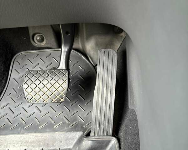 Фольксваген Туран 2013 в Ивано-Франковске на Automoto.ua Синий Фольксваген Туран, объемом двигателя 1.97 л и пробегом 174 тыс. км за 13700 $, фото 9 на Automoto.ua