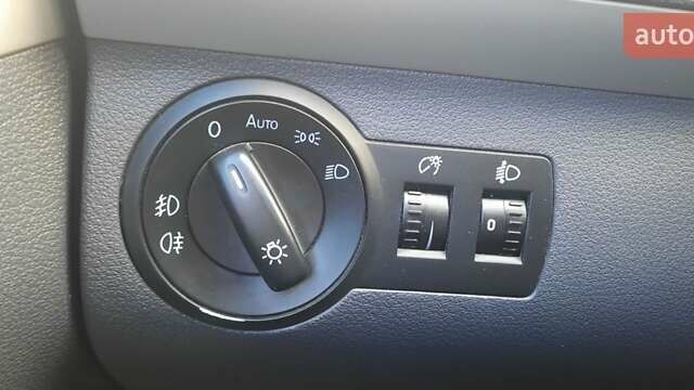 Синий Фольксваген Туран, объемом двигателя 1.6 л и пробегом 286 тыс. км за 10700 $, фото 21 на Automoto.ua