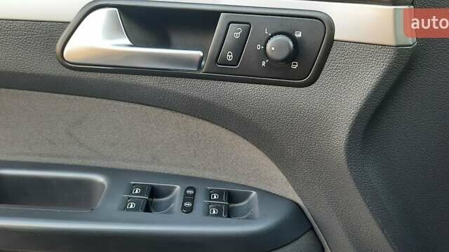 Синий Фольксваген Туран, объемом двигателя 1.6 л и пробегом 286 тыс. км за 10700 $, фото 16 на Automoto.ua