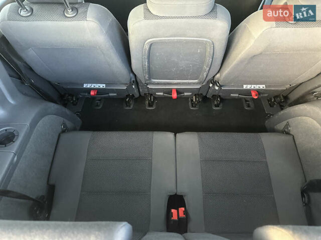 Синій Фольксваген Туран, об'ємом двигуна 1.6 л та пробігом 229 тис. км за 10999 $, фото 15 на Automoto.ua